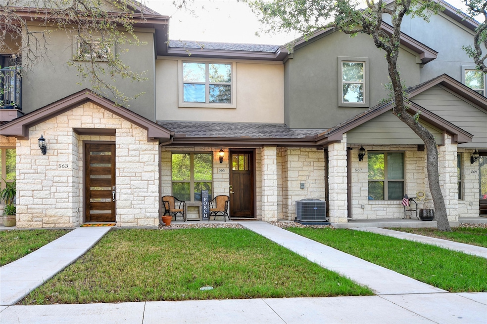 Great 2 Bedroom 2 parking spaces in front