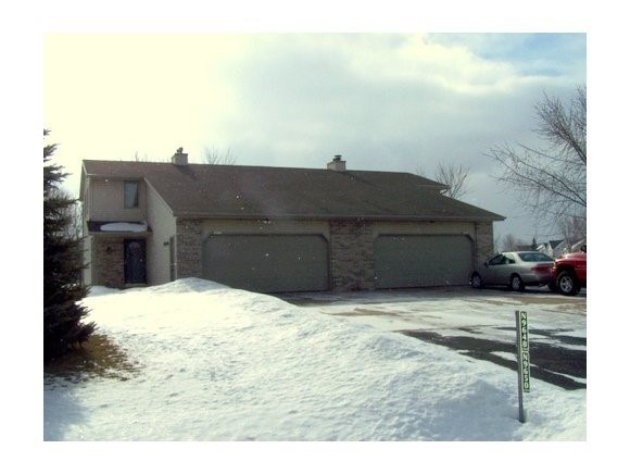 N9648 Emerald Ln, Appleton, WI 54915 - photo 1