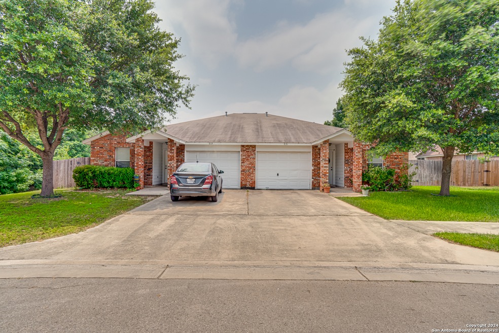 819 Fair Ln, New Braunfels, TX 78130 - photo 1