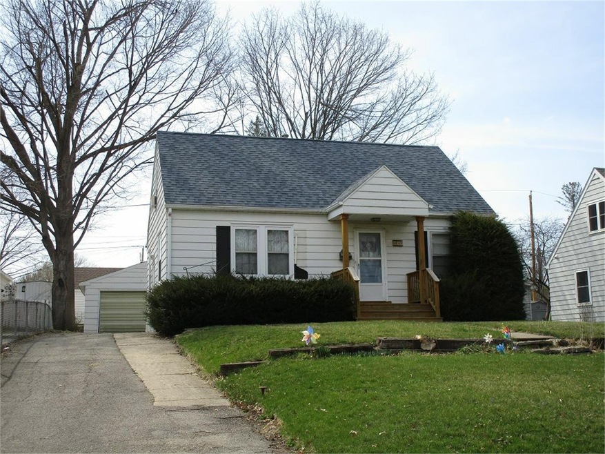 2112 W 7th St, Waterloo, IA 50702 - photo 1