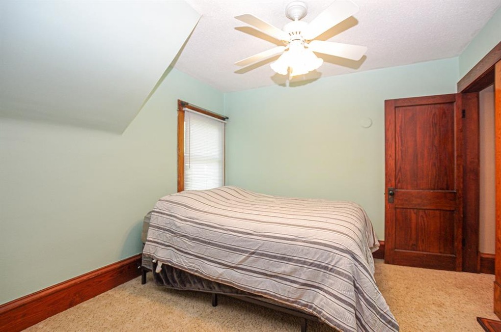 1921 3rd St SW, Cedar Rapids, IA 52404 - photo 1