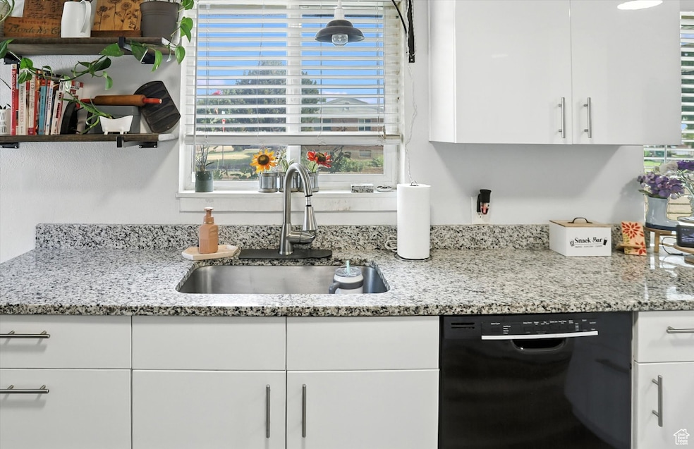 186 Sycamore Cir, Clearfield, UT 84015 - photo 1