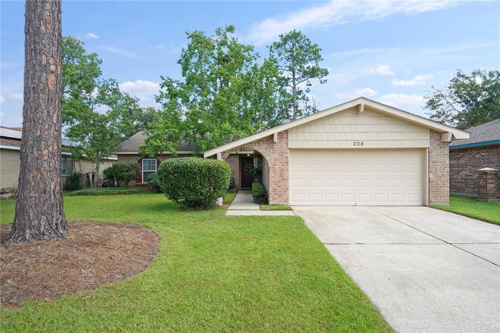 129 Thatcher - Beautifully maintained inside and o