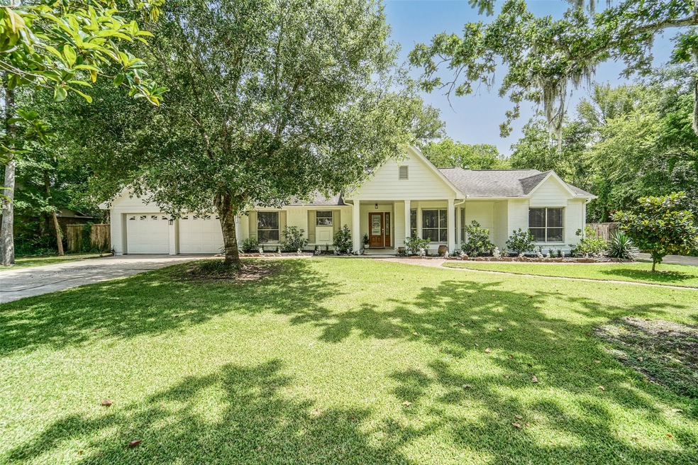 1403 Greenbriar Ave, Friendswood, TX 77546 - photo 1