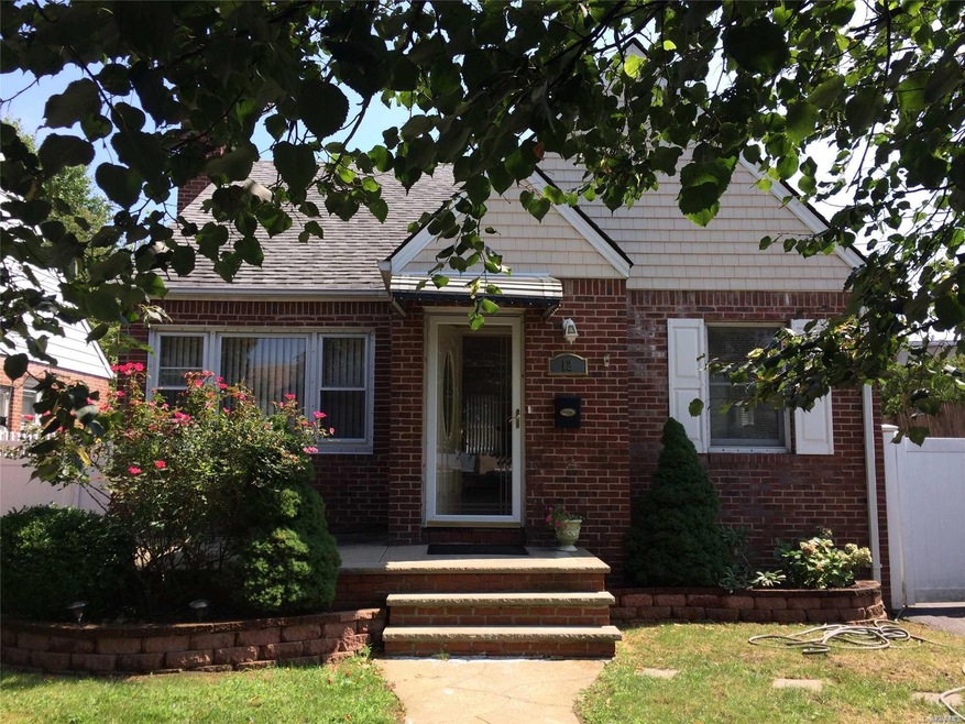 12 Euston Rd S, West Hempstead, NY 11552 - photo 1