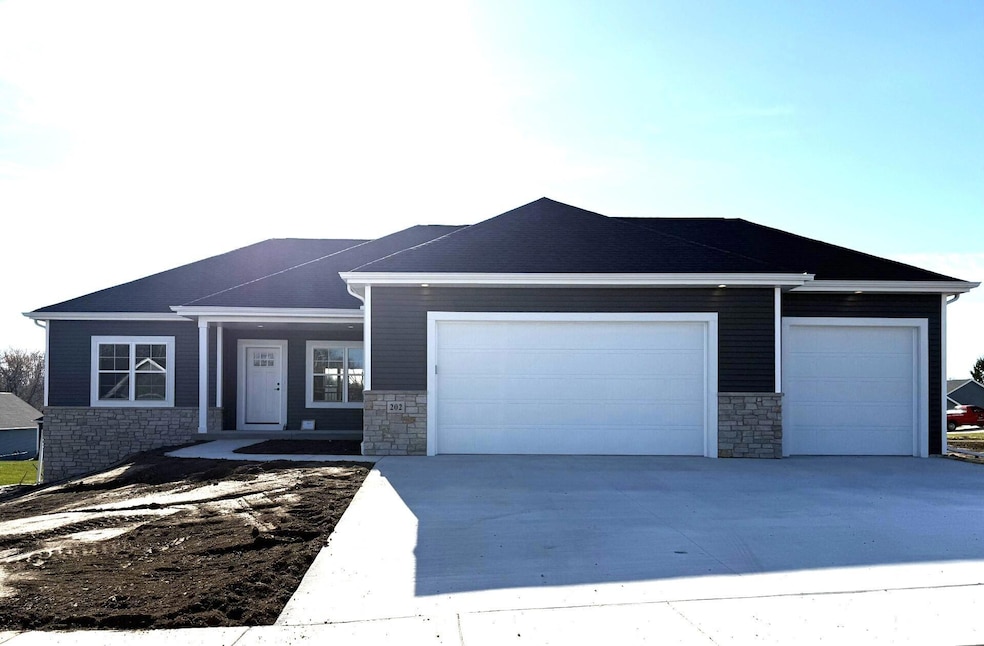 202 Edgewater Ct, Theresa, WI 53091 - photo 1