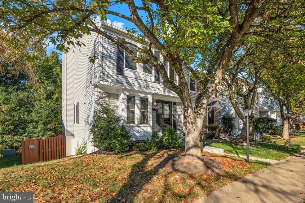 9114 Aspenpark Ct, Lorton, VA 22079 - photo 1