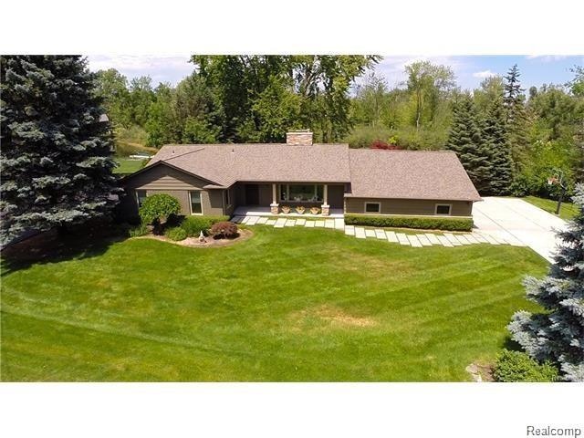 1966 Bayou Dr, Bloomfield Hills, MI 48302 - photo 1