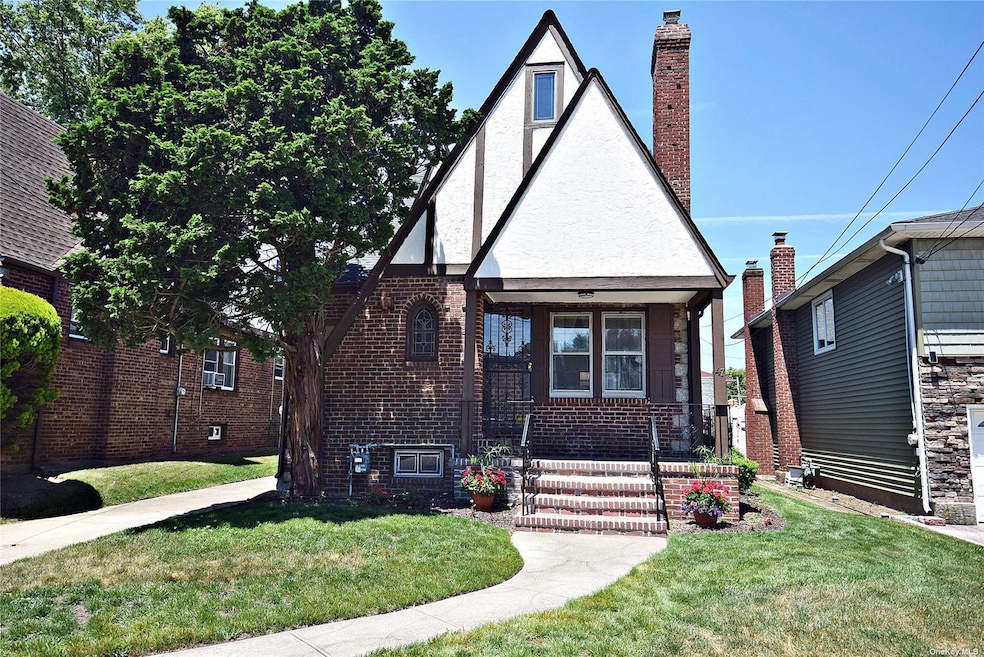 47 Evergreen Ave, Lynbrook, NY 11563 - photo 1