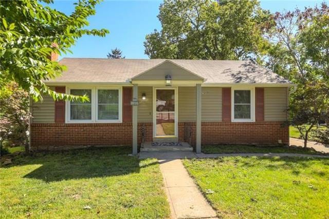 5507 Cody St, Shawnee, KS 66203 - photo 1