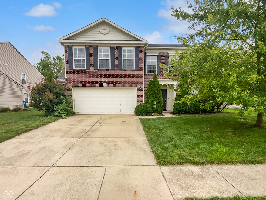 13947 Meadow Lake Dr, Fishers, IN 46038 - photo 1