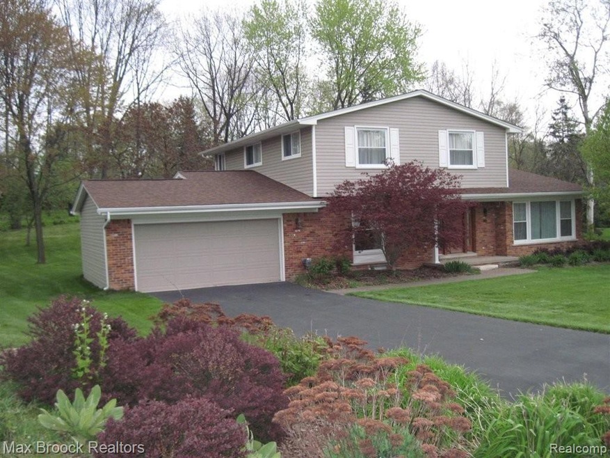 2553 Yorkshire Ln, Bloomfield Hills, MI 48302 - photo 1