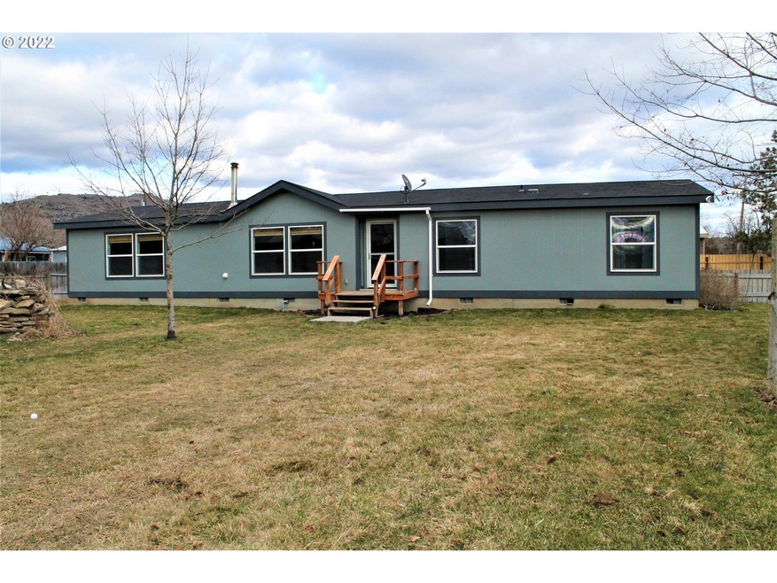 304 E Riverside, Mount Vernon, OR 97865 - photo 1