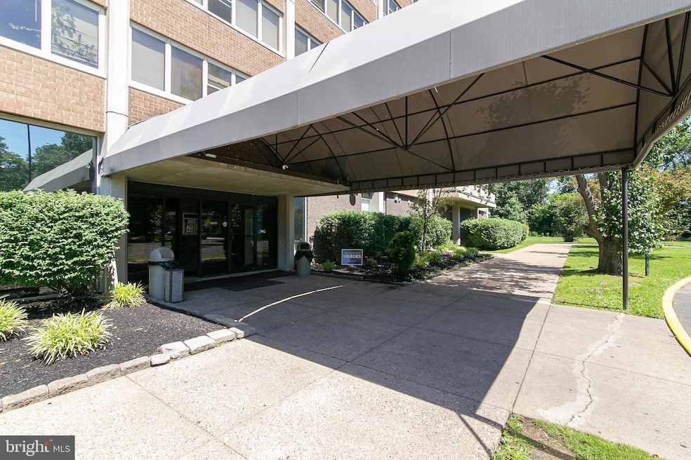 405 Barclay Towers, Cherry Hill Township, NJ 08034 - photo 1