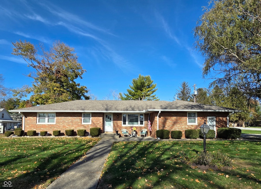 102 E Grant St, Waldron, IN 46182 - photo 1