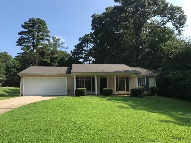 102 S Circle Dr, Ellenwood, GA 30294 - photo 1