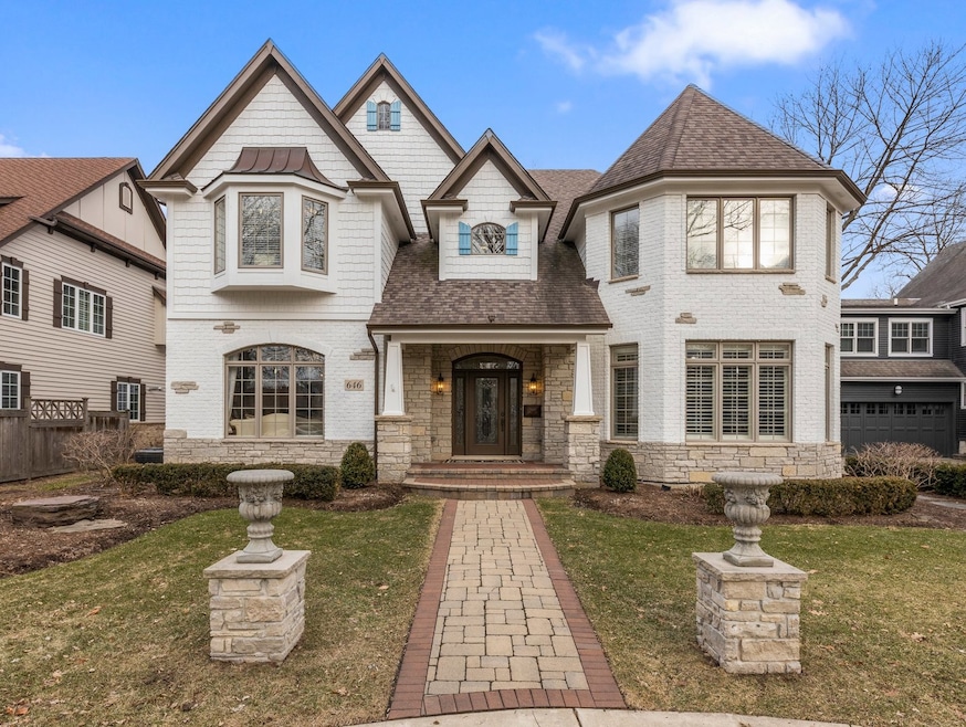 646 S Wright St, Naperville, IL 60540 - photo 1