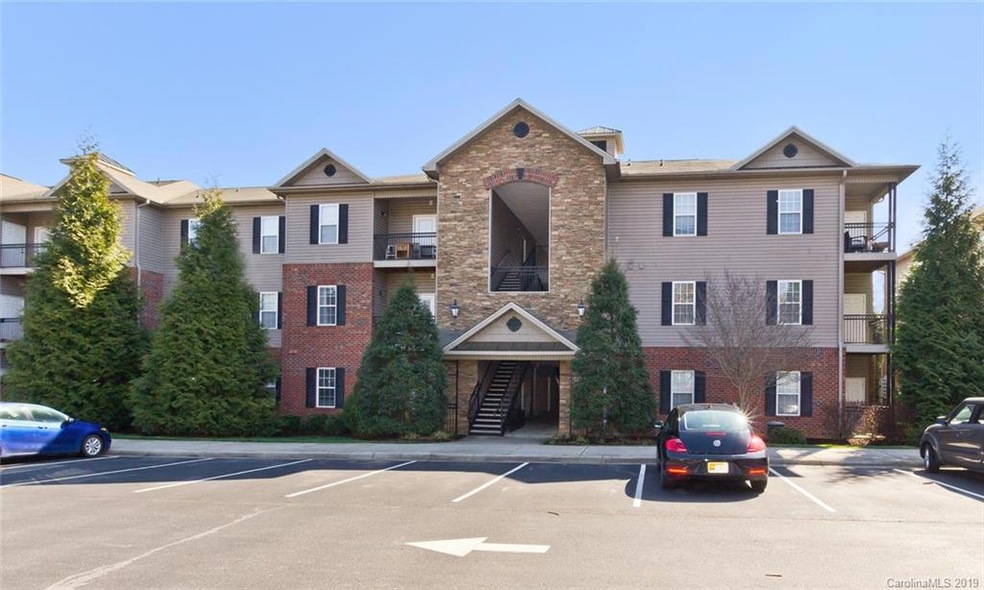 618 Appeldoorn Cir unit 618, Asheville, NC 28803 - photo 1