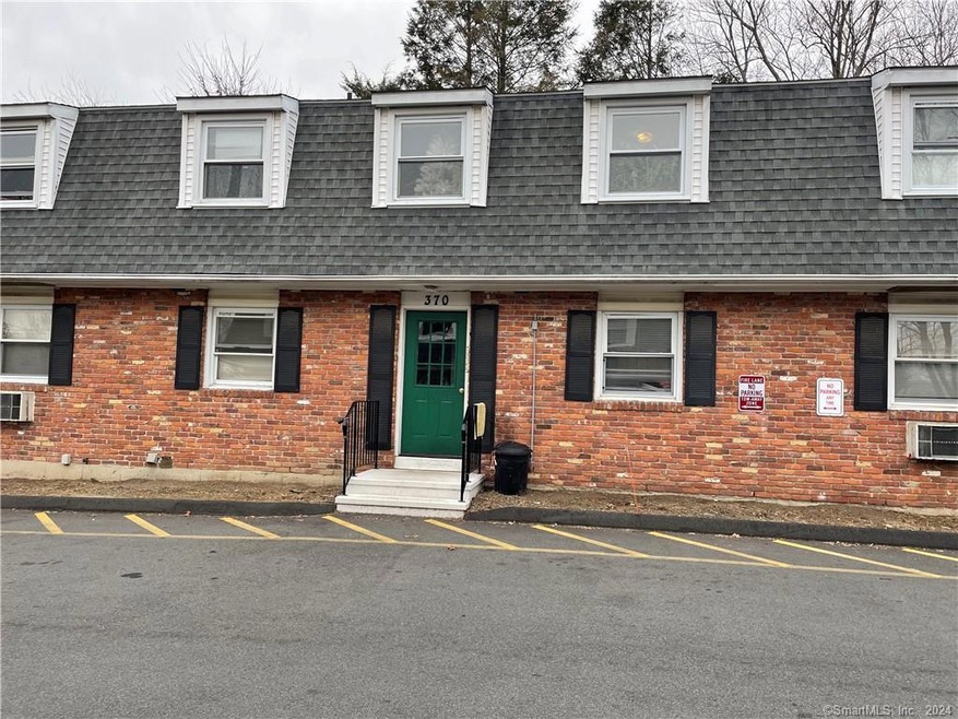 370 Colonial Ave unit 4D, Waterbury, CT 06704 - photo 1