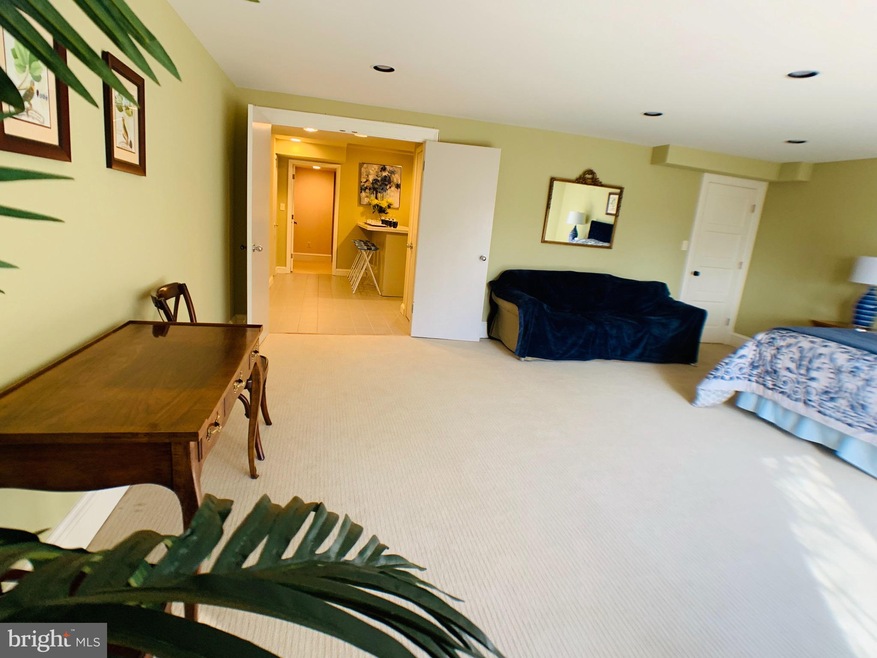 9400 Eagle Ridge Dr, Bethesda, MD 20817 - photo 1