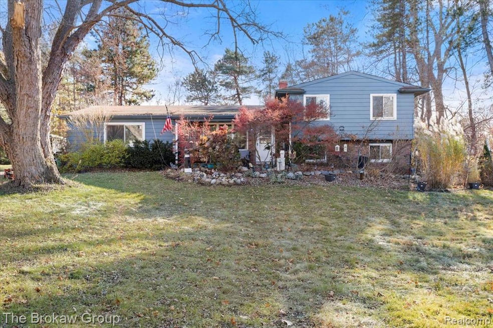 10490 Green Rd, Goodrich, MI 48438 - photo 1