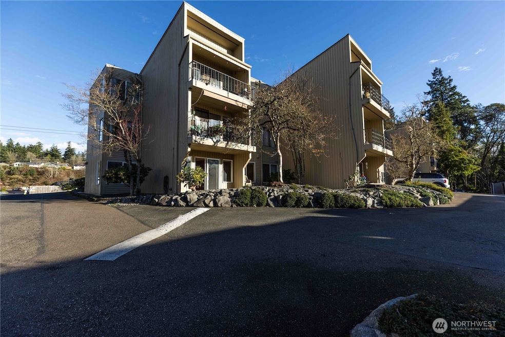 525 Lebo Blvd unit B1, Bremerton, WA 98310 - photo 1