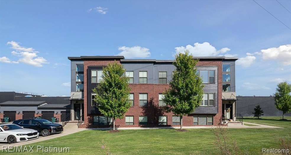 1260 Diamond Ct unit A, Royal Oak, MI 48067 - photo 1