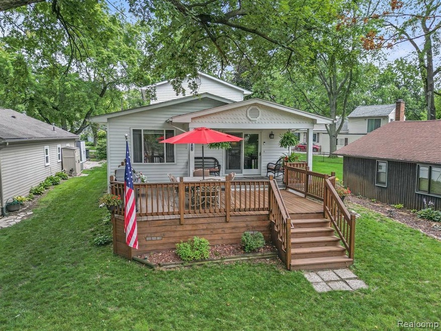 Gorgeous Bungalow w/ incredible location