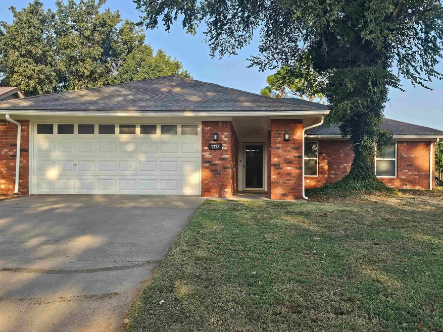 1223 1223 Carriage, Duncan, OK 73533 - photo 1