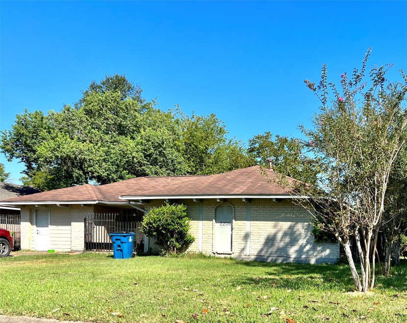 2206 Twinbrooke Dr, Houston, TX 77088 - photo 1