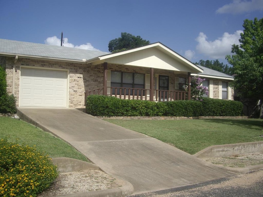 1019 Avenue B, Fredericksburg, TX 78624 - photo 1