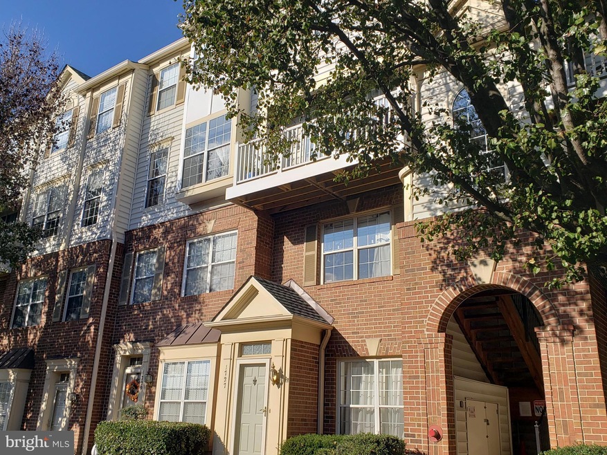 1727 Kingsgate Ct, Alexandria, VA 22302 - photo 1