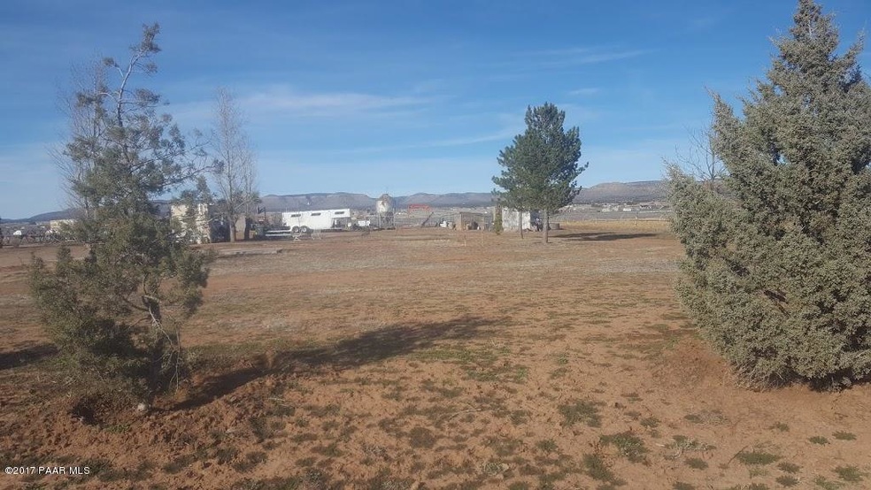 2400 W Bayberry Dr, Paulden, AZ 86334 - photo 1