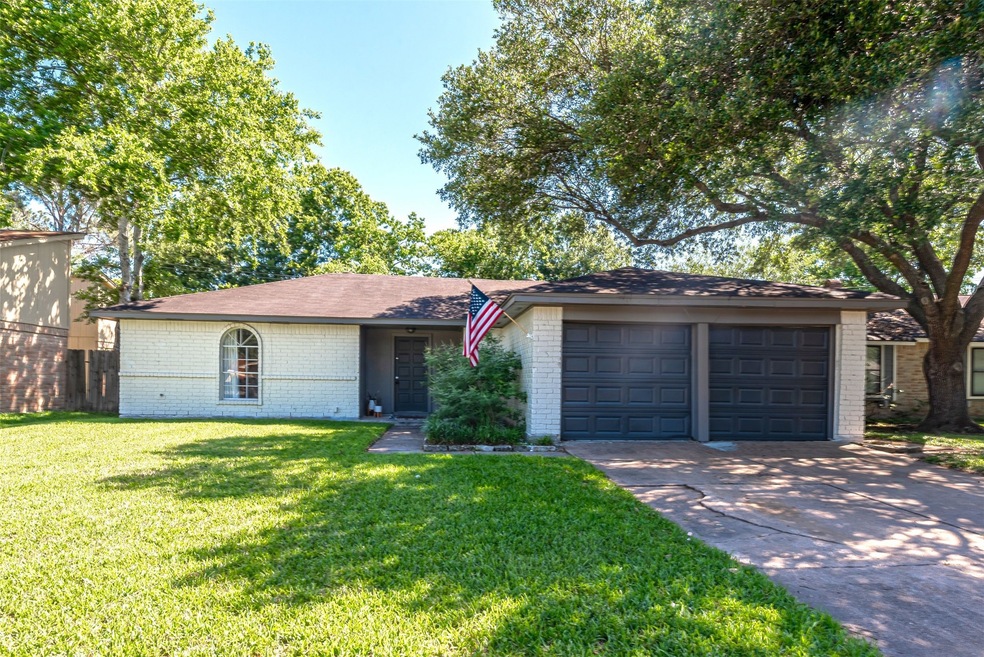 16411 Tibet Rd, Friendswood, TX 77546 - photo 1