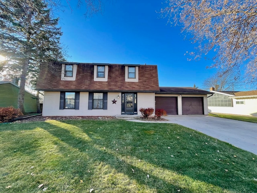 534 Tyrolian Dr, Green Bay, WI 54302 - photo 1