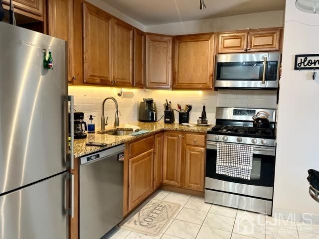 616 Cricket Ln, Woodbridge, NJ 07095 - photo 1