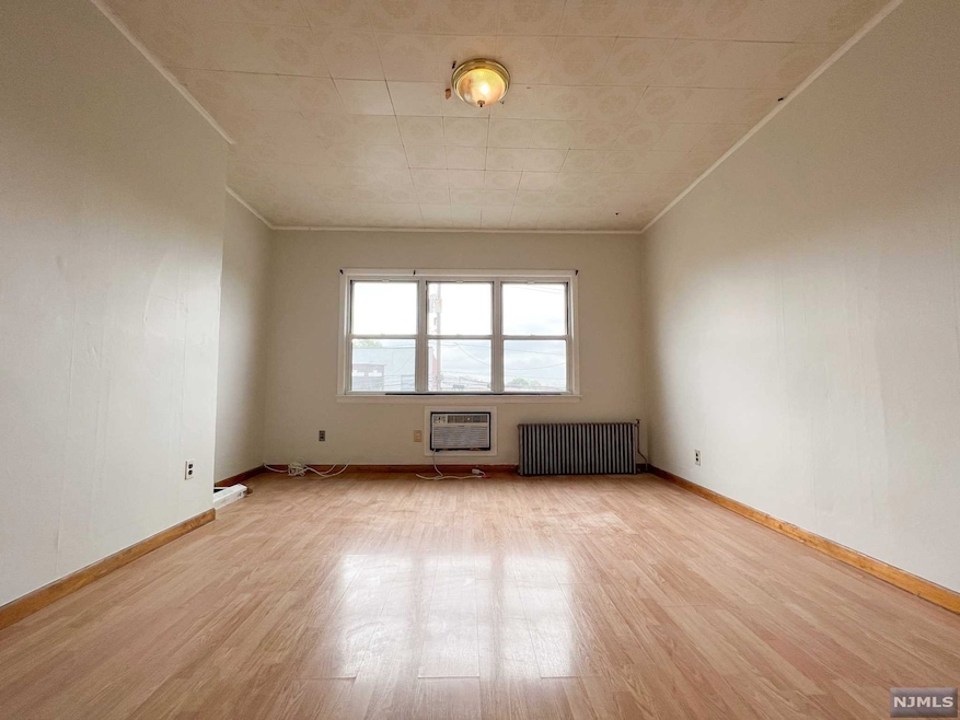 33 Anderson Ave, Fairview, NJ 07022 - photo 1