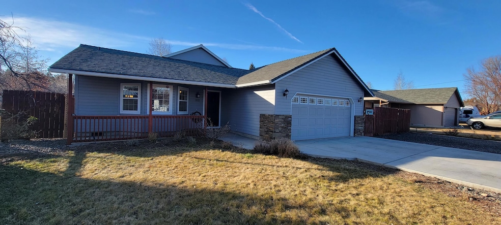 2021 SW 24th St, Redmond, OR 97756 - photo 1