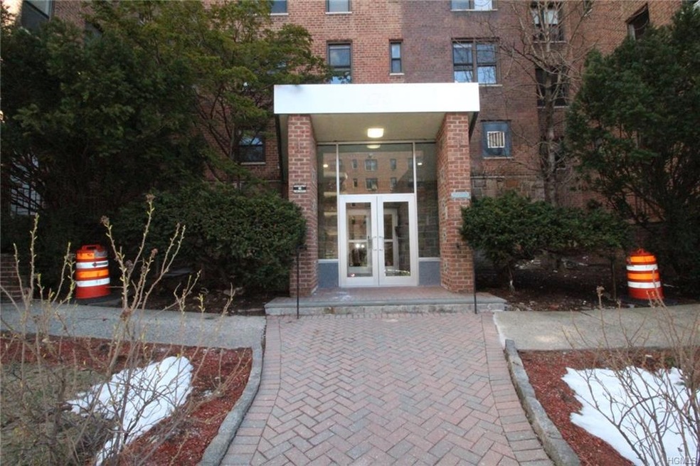270 N Broadway unit 4L, Yonkers, NY 10701 - photo 1