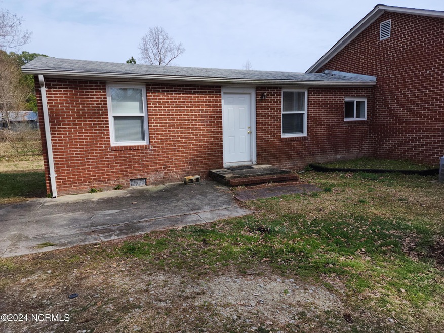 221 Lakewood Dr unit B, Jacksonville, NC 28546 - photo 1