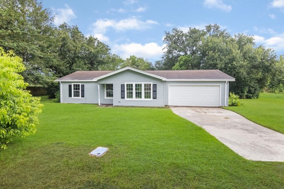 512 N Inwood Dr, Bridge City, TX 77611 - photo 1