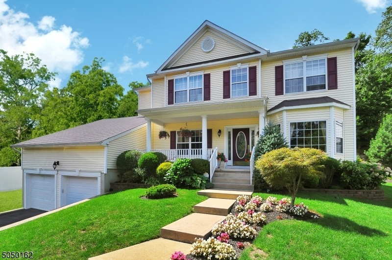 602 Skyline Dr, Lake Hopatcong, NJ 07849 - photo 1