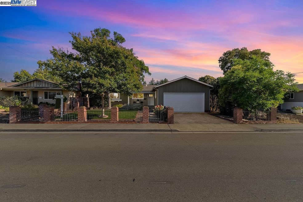 Pending $799,000 • Co-Listing Agent