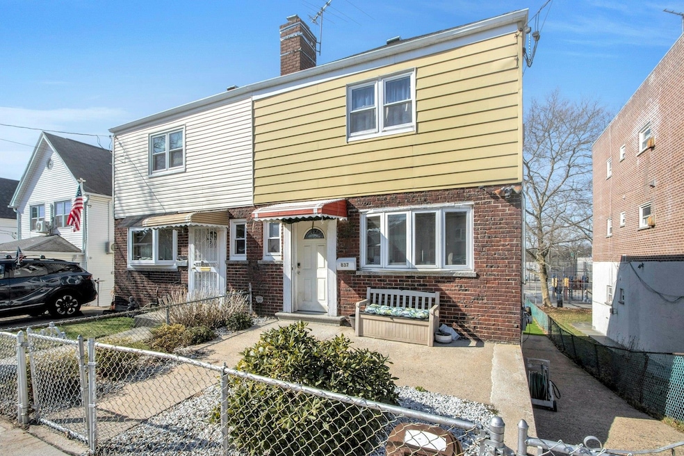 837 Swinton Ave, Bronx, NY 10465 - photo 1