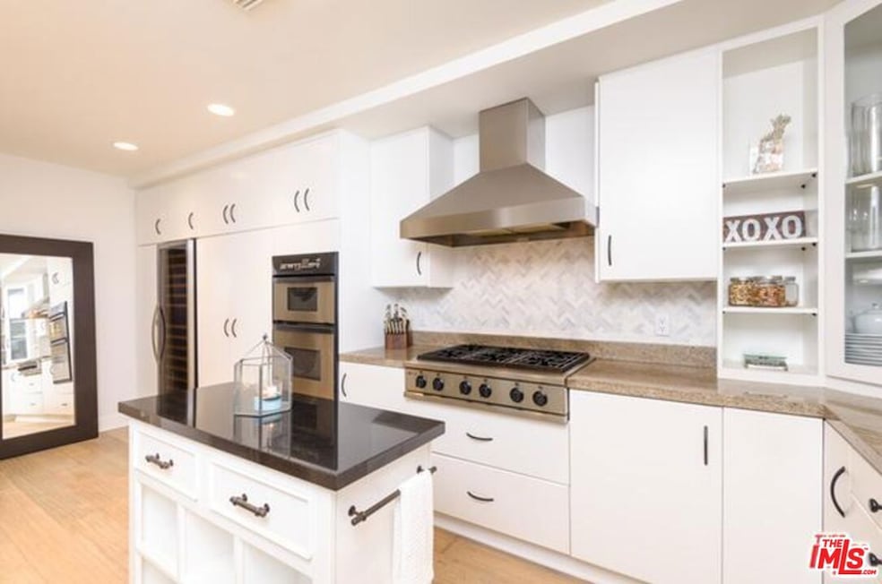 411 N Oakhurst Dr unit 103, Beverly Hills, CA 90210 - photo 1