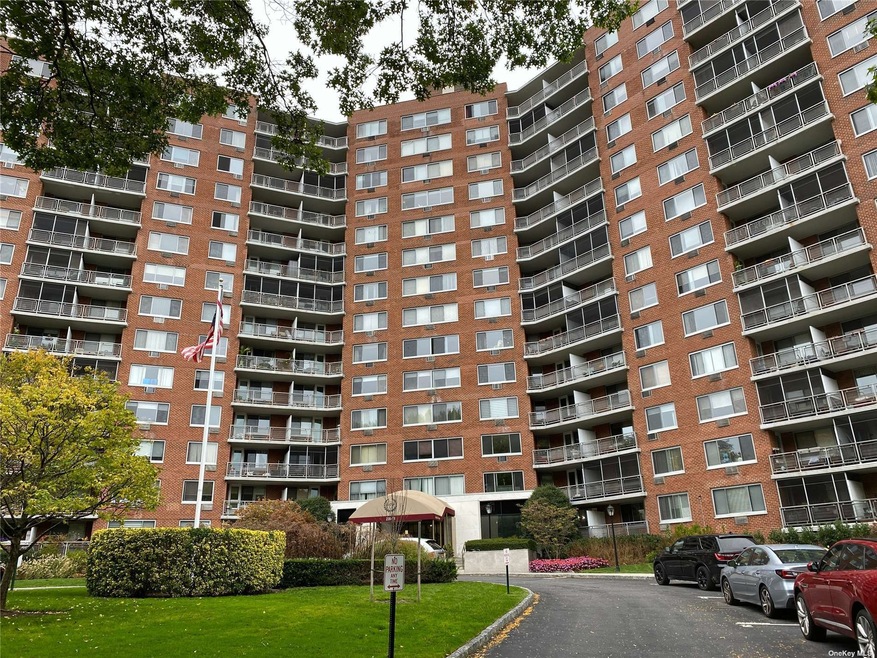 Lakeside Towers unit 6 R, Bayside, NY 11361 - photo 1