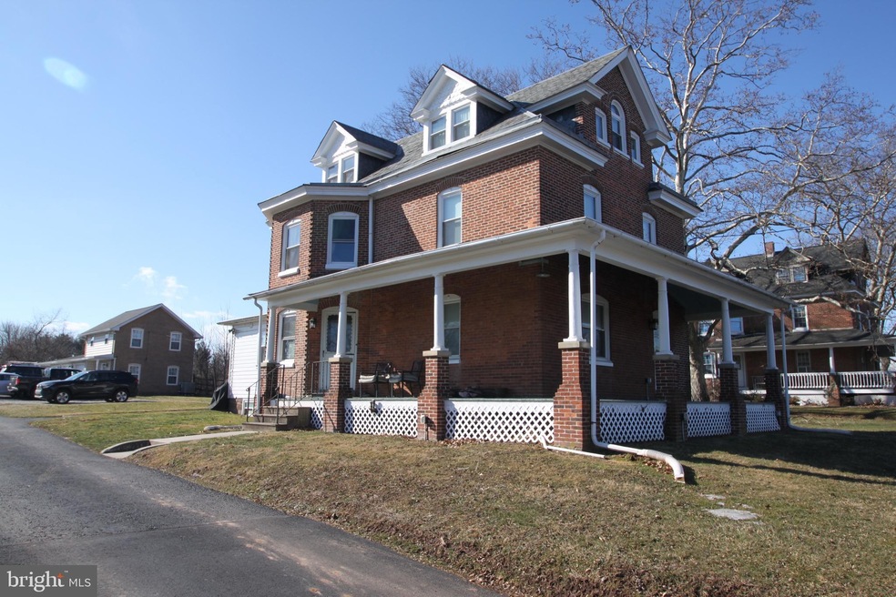 621 W Ridge Pike, Royersford, PA 19468 - photo 1