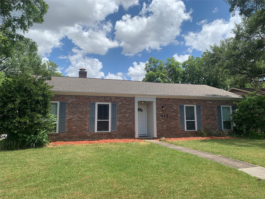 1813 W Laurel Oaks Dr, Richmond, TX 77469 - photo 1