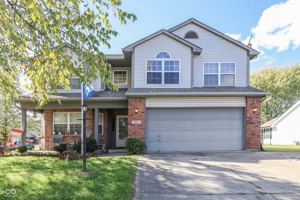 Welcome Home!!2682 Sq/Ft 5 Bedrooms, 2.5 Baths in Oakleaf!