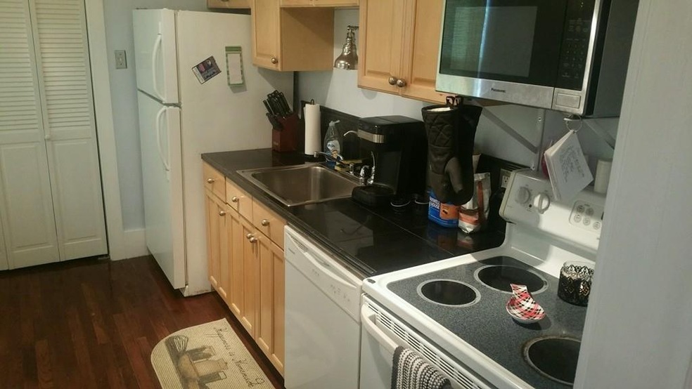 411 Court St unit 1, Plymouth, MA 02360 - photo 1